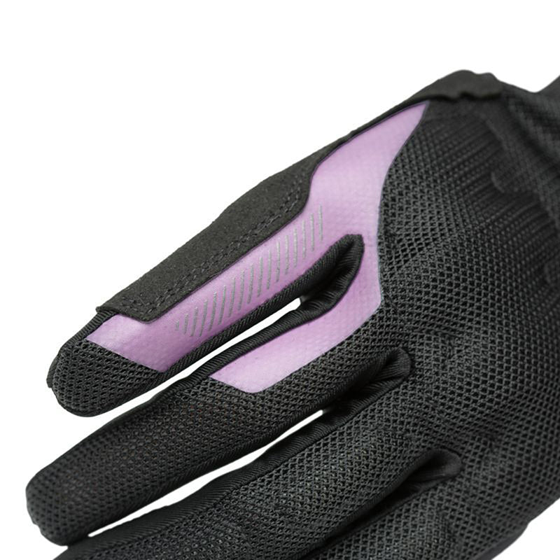 Gants moto été Penna EVO Lady Noir/Violet — gros plan de l’impression violette sur l’auriculaire et l’annulaire
