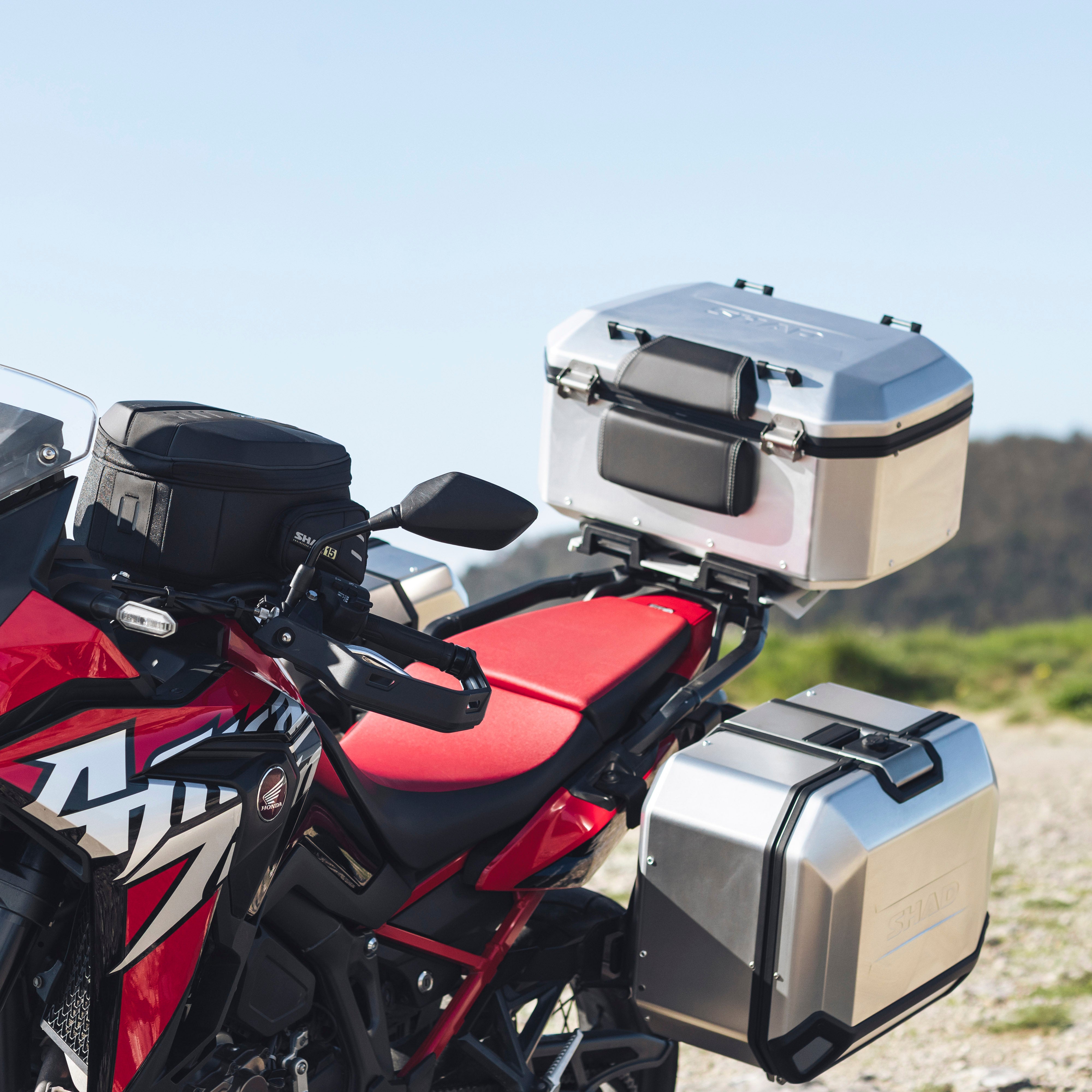 Valise Latérale Droite SHAD TR47R Terra — Sacoche Moto 47L Alu Trempé - LE PRATIQUE DU MOTARD